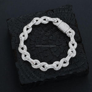 Pulsera Cubana Entrelazada Estilo Iced con Detalles de Cristal para Minoristas, Importadores y Revendedores de Joyería - Product Image 1