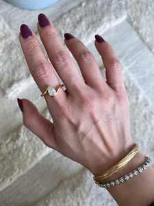 Anillos de Compromiso de Lujo de Alta Calidad, Joyería Personalizada con Superficie Cepillada Curva, Plata S925, Diamante en Forma de Pera, Moissanita 5A - Product Image 5