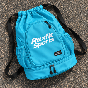 Mochila personalizada para raqueta de squash con cordón ajustable, bolsillo frontal con cremallera, soporte lateral de malla, correas ajustables y compartimento inferior independiente. - Product Image 1