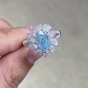 Anillo de Compromiso con Diamante Ovalado Azul de 5 Quilates, Certificado por IGI, Cultivado en Laboratorio, Forma Floral, Oro Blanco de 14K, Anillo de Promesa - Product Image 1