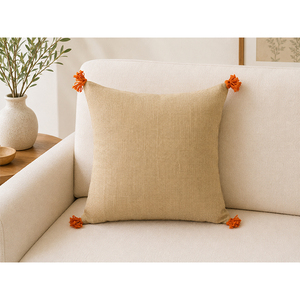 Housse de coussin décorative en lin de qualité supérieure avec détail de pompon aux coins |   Coussin décoratif texturé naturel pour canapé, chambre à coucher - Product Image 1