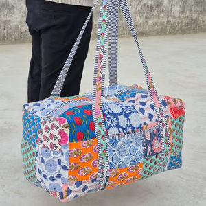Bolsa de Viaje de Gran Capacidad con Estampado Floral, Bolsa de Lona Acolchada de Algodón para Fin de Semana o Viajes Cortos - Product Image 1