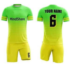 Ensemble de maillots de football personnalisés pour hommes, vert et jaune rayé, col rond, manches courtes, tissu respirant, coupe athlétique, toutes saisons - Product Image 1