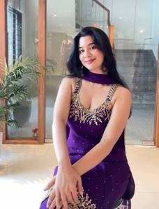 Conjunto de Salwar Kameez de Algodón Casual con Bordado Floral Morado para Mujer, Estilo Étnico Tradicional, Maxi A-Line con Dupatta Elegante de Secado Rápido y Antiarrugas - Product Image 1