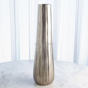 El último diseñador de forma personalizada y florero de aluminio Silver Ware Luxury Table Top Flower Vase de Azora Industries - Product Image 3