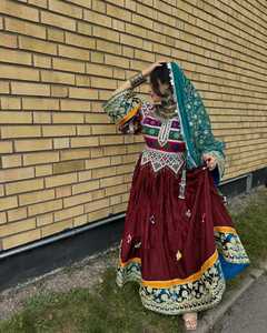 Vestido Largo Tradicional Tribal Afgano Kuchi Hecho a Mano con Bordado, Cremalleras y Botones, Estilo Vintage para Mujer, Cintura Natural, Floral/Color Liso - Product Image 3