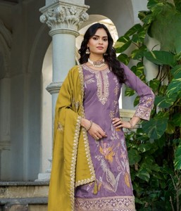 Traje Plazzo sin Brillo con Costuras Decorativas, Adornos de Cordoncillo y Lentejuelas para Fiestas Indias y Pakistaníes, Bodas y Diwali - Product Image 5