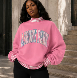Sudadera Oversize Crema para Mujer con Estampado de Letras Asbury Park, Cuello Redondo, Manga Larga, Algodón, Estilo Varsity Gingham, Cuello Simulado - Product Image 3