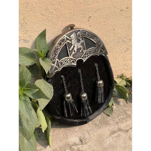 Sporran de Piel de Zorro Negro Escocés con 3 Borlas, Diseño de León Rampante, Estilo Antiguo, Unisex, para Kilt Celta y Atuendo de las Tierras Altas - Product Image 3