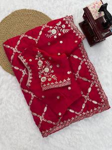 Presentando una colección especial de sarees de seda para mujeres con intrincados detalles de hilo y lentejuelas, y blusas sin coser. - Product Image 5