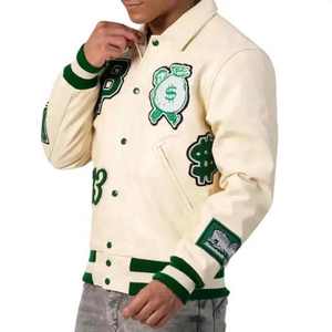 Chaqueta Varsity Crema para Hombre con Parches Bordados Verdes y Número 33, Estilo Preppy, Cuello Camisero, Corte Regular, para Otoño - Product Image 2
