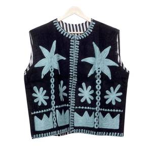 Veste en coton Suzani d'inspiration vintage, doublure confortable, broderie florale unique, écologique, pour l'hiver, pour femmes - Product Image 5