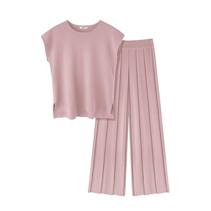 Ensemble deux pièces décontracté d'été pour couple : haut en jersey de coton à manches courtes et pantalon plissé à jambes larges – Tenue de détente – Fabricant - Product Image 3