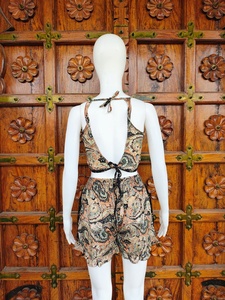 Ensemble coordonné pour femmes, style bohème, imprimé paisley, satin, haut court à col halter et short à taille élastique, tenue de plage estivale - Product Image 2