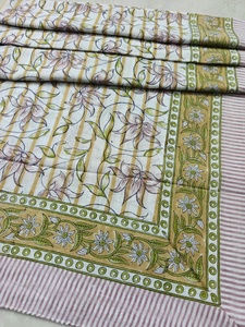 Sarong en coton 100% bio à imprimé floral, fait main, imprimé au bloc indien, paréo de plage avec détails travaillés, pour femmes, à porter sur la plage - Product Image 2
