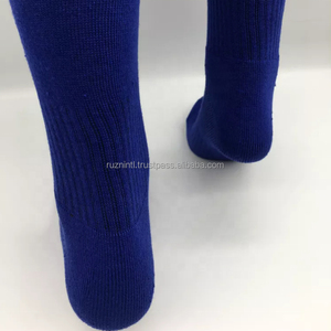 Calcetines Térmicos Gruesos de Lana para Invierno, Diseño Cálido para Senderismo y Camping al Aire Libre, Control de Humedad y Ajuste Anti-Fricción - Product Image 4