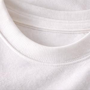 Camiseta de Algodón Peinado Suave 100% Ecológica OEM Personalizada, Unisex, Cuello Redondo, 220g, Transpirable, Color Sólido con Aplicaciones de Agujeros - Product Image 4