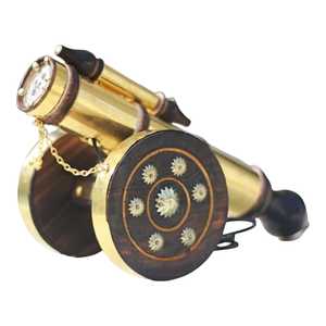 Vase de table décoratif en bois et laiton, fait main, style Art déco, motif canon de guerrier vintage, pour anniversaire - Product Image 1