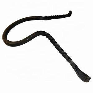 Support en fer pour corne à boire Vinking, disponible en style médiéval 2026, permettant de poser votre corne de manière sécurisée pour éviter les déversements. - Product Image 6
