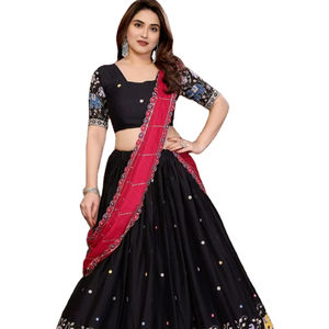 Conjunto Tradicional Indio de Lehenga Choli de Seda Cruda con Intrincados Bordados para Bodas y Fiestas, Ocasiones Especiales - Product Image 1