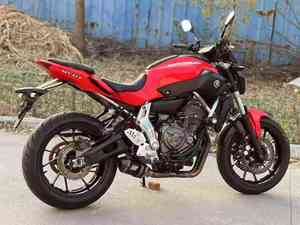 Motocicleta Yamaha MT-07 con Motor de 689cc, Refrigeración Líquida, Dos Cilindros, Transmisión de 6 Velocidades, Frenos ABS - Product Image 2