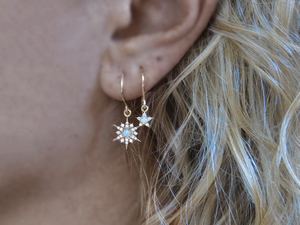 Boucles d'oreilles délicates en opale étoile à 6 branches, en argent sterling 925 plaqué or 14 carats, motif flocon de neige, bijoux cadeau - Product Image 6