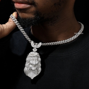 จี้พระเยซูแบบ Angel Bail ทำจากเงินแท้ 925 ประดับเพชรโมอิสซาไนต์เต็มตัว จี้พระเยซูแบบเต็มหน้า จี้พระเยซูสไตล์ฮิปฮอป - Product Image 1