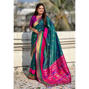 Sari de Seda Paithani Verde Elite Weaves con Borde de Satén Muniya, Ropa India y Pakistaní - Product Image 1