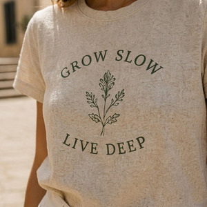T-shirt personnalisé pour femme en jersey simple 100 % lin, doux, écologique, style Y2K - Product Image 3