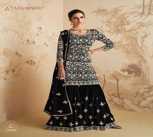 Ensemble Gharara brodé ethnique en Georgette Fox avec pantalon Palazzo et dupatta ornés de sequins décoratifs - Product Image 2