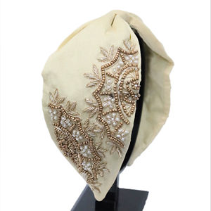 Diadema de Moda con Estilo Anudado, Duradera, Hecha a Mano, con Cuentas Bordadas, Elegante Accesorio para el Cabello de Tela de Diseñador para Mujeres y Niñas - Product Image 1