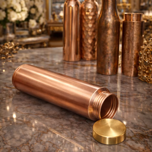 Botella de Agua de Cobre Martillado con Diseño Vintage, para Yoga, Fitness, Hidratación y Desintoxicación, Portátil, para Uso Doméstico, de Antique Creations, con Beneficios para la Salud - Product Image 5