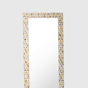 Miroir mural en nacre à design complexe et bordure arrondie, miroir mural indien fait main en os incrusté, best-seller - Product Image 1