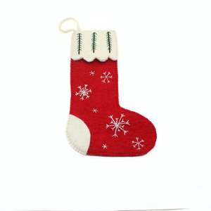 Chaussette de Noël en feutre faite à la main, rouge et blanche, pour cheminée, avec boucle de suspension - Product Image 3
