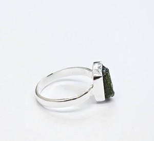 Anillo de Cristal de Turmalina Verde Natural en Plata de Ley 925, Anillo de Diseño Moderno Hecho a Mano Antideslustre para Bodas y Fiestas - Product Image 3