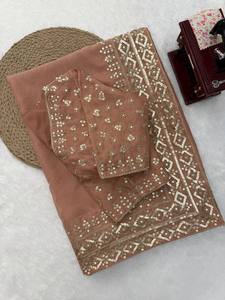 Sari de luxe pêche poudré à bordure de sequins avec chemisier brodé lourd, tenue ethnique élégante pour réception et mariée pour femme - Product Image 5
