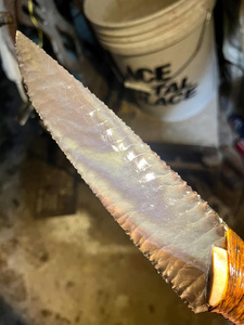 Couteau de chasse/camping en acier Damas forgé, finition artisanale, manche en bois et corne de cerf, service OEM accepté, cadeau idéal pour les partenaires - Product Image 3