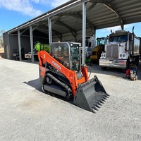 Chargeuse sur chenilles Kubota haute performance avec kit forestier et broyeur forestier, livraison rapide
