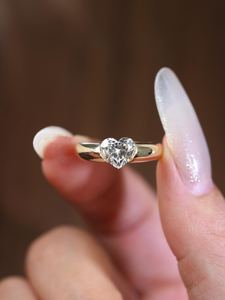 Bague moderne en or jaune 18 carats avec diamant taille cœur de 0,51 carat cultivé en laboratoire, cadeau de fiançailles pour les amoureux - Product Image 1