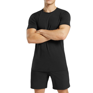 Ensemble T-shirt et short pour homme, entièrement stylé, très tendance, respirant, confortable, qualité supérieure, avec logo/couleurs personnalisés - Product Image 1