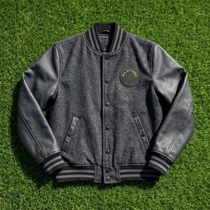 Veste de baseball pour homme en laine avec manches en cuir noir, patch brodé, boutons-pression, personnalisable OEM ODM - Product Image 6