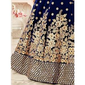 Tenue de mariée en velours brodé bleu marine captivante Lehenga Choli - Product Image 1