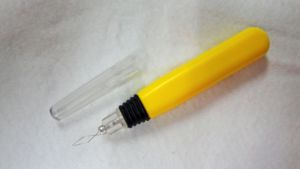 AA0266 Lighted <b>needle</b> <b>threader</b> protect cover and batteries included | Lighted Seam Ripper Red Handle | For Sewing - Product Image 5