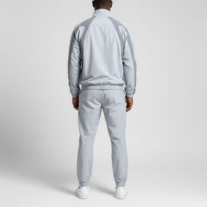 Ensemble de survêtement gris clair en polyester pour homme, avec fermeture éclair intégrale, col montant, design sportif, respirant, deux pièces, idéal pour le printemps - Product Image 4