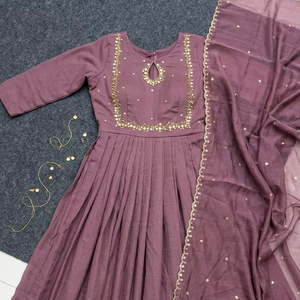 ชุดเดรส Anarkali ผ้าจอร์เจตต์ปักลายสำหรับผู้หญิง สไตล์อินเดีย พร้อมสวมใส่สำหรับงานปาร์ตี้ - Product Image 1