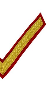 Le chevron à une barre (une rayure en forme de V) est généralement l'insigne d'un sergent. INSIGNE DE SERGEANT CHEVRON À UNE BARRE. INSIGNE DE SERGEANT À TROIS BARRES. - Product Image 6