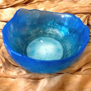 Frutero de resina hecho a mano con un estilo elegante, ideal para usar en fiestas o para el uso diario en cocinas y comedores. - Product Image 1