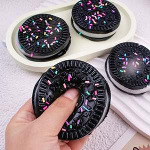 Juguete antiestrés de silicona suave hecho a mano con forma de galleta OREO, juguete sensorial de postre, nuevo juguete Fidget adecuado - Product Image 1