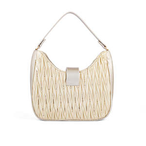 กระเป๋าถือ P55634ลำลองสีทอง - Product Image 1