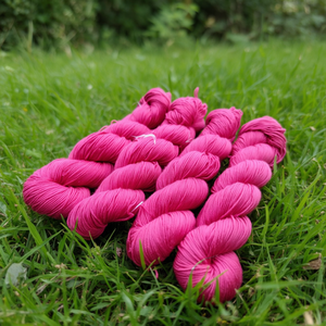 Hilo de Seda de Morera, 600m, 100g, 3 Capas, Rosa Intenso, para Tejer y Coser, Natural y Reciclado - Product Image 3